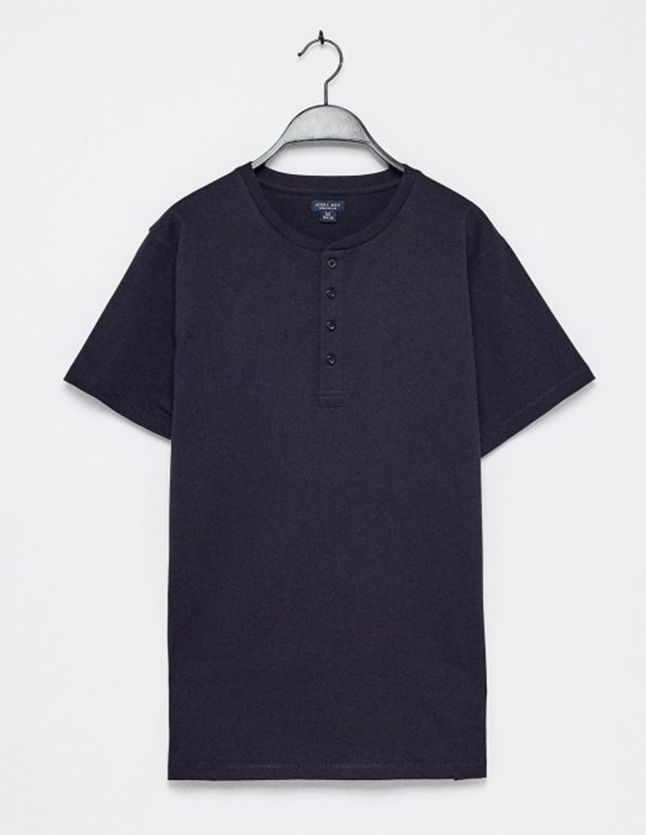 Playera cuello henley para hombre 6